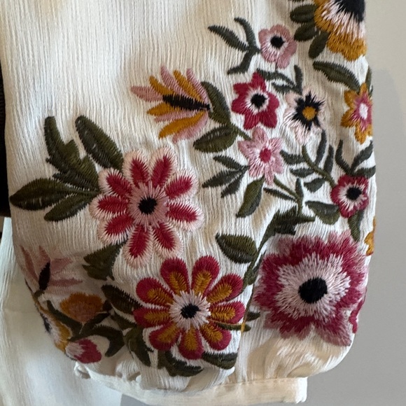 cupcakes & cashmere Cream Dress with Floral Accents - Picture 5 of 6